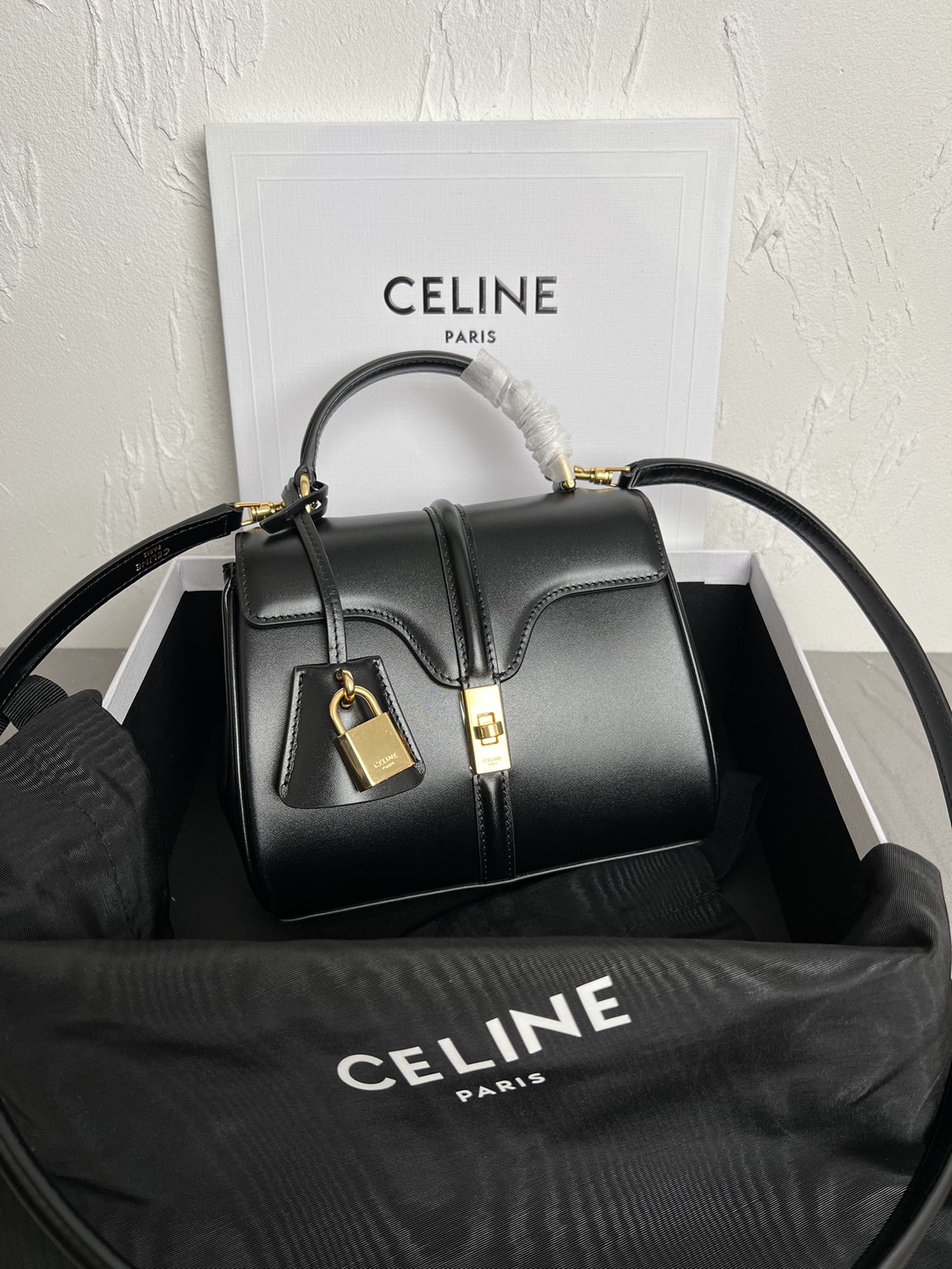 セリーヌ(Celine)ミニ 16（セーズ） / サテンドカーフスキン